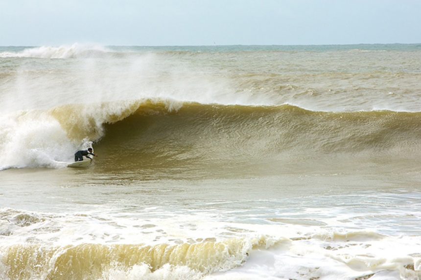 Feras do surf disputam título nas ondas do Solemar em Jacaraípe